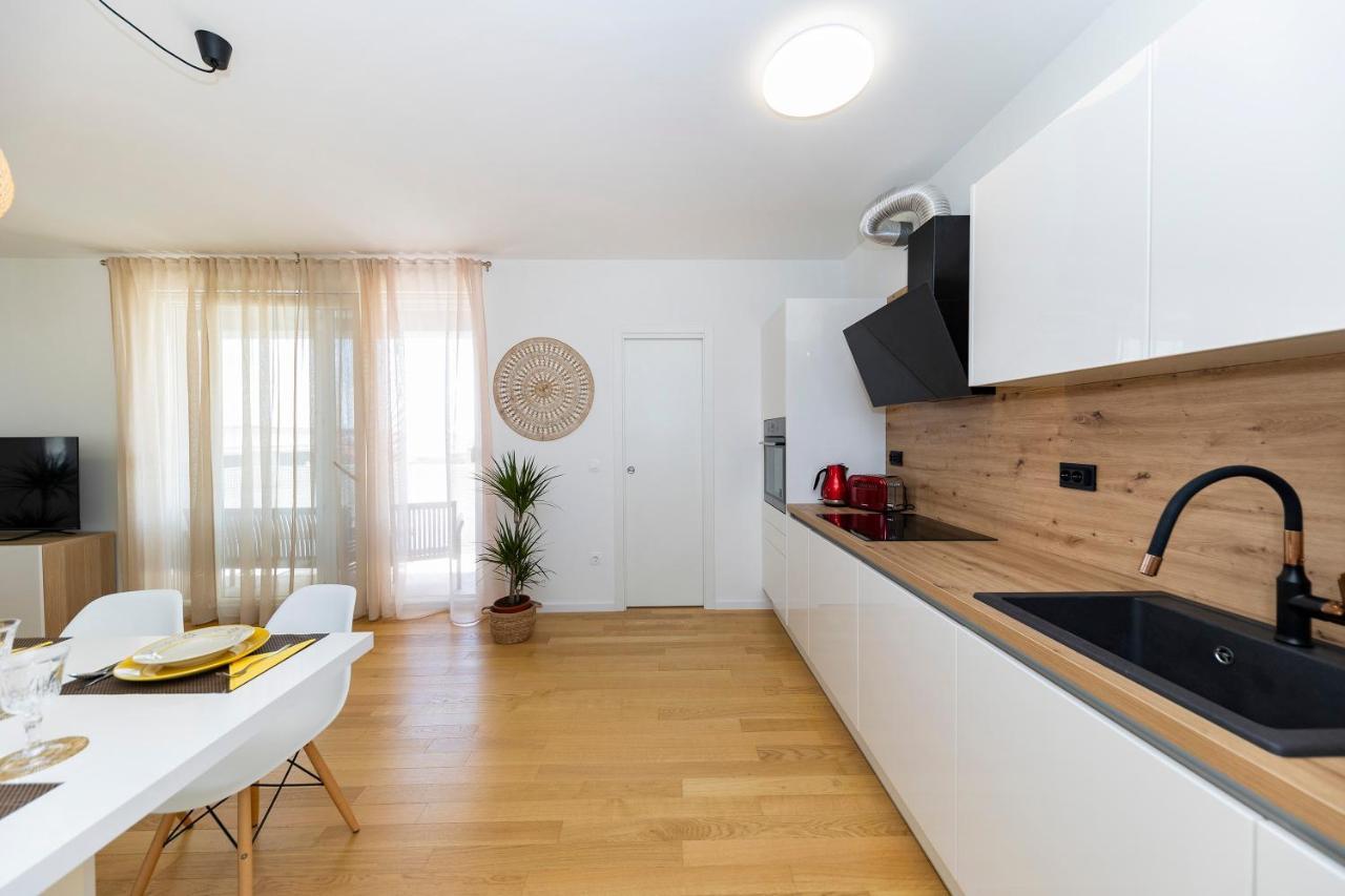 Deluxe Apartment Zara Bagian luar foto